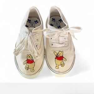 Disney Winnie the Pooh vintage white embroidered Pooh tennis sneakers kids 8
